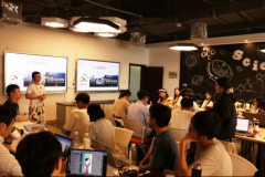 他期望学生们可以或许成立起这三者之间的内涵